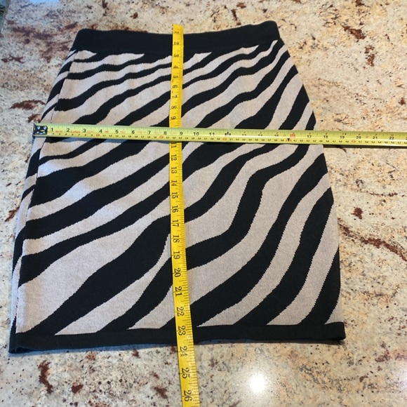 THE ONE CLOTHING MIDI SKIRT SIZE XL. - Picture 8 of 10